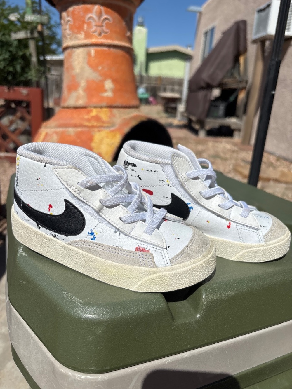 Nike White Mid-Top Sneakers with Black Swoosh and Paint Splatter Kids Size 10c - Picture 1 of 7